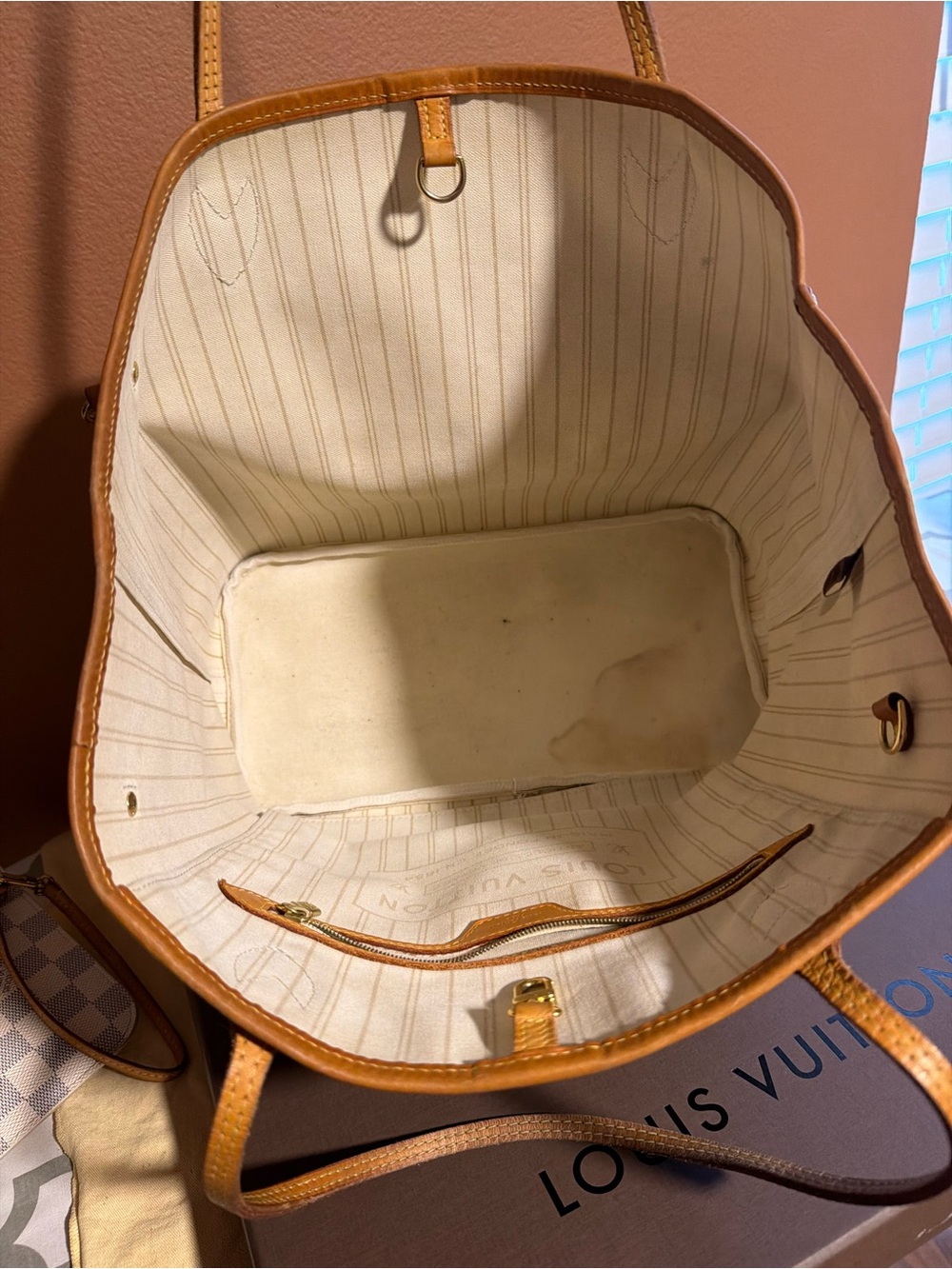Louis Vuitton Damier Azur Tote with Vachetta Trim in White and Tan - Picture 6 of 6